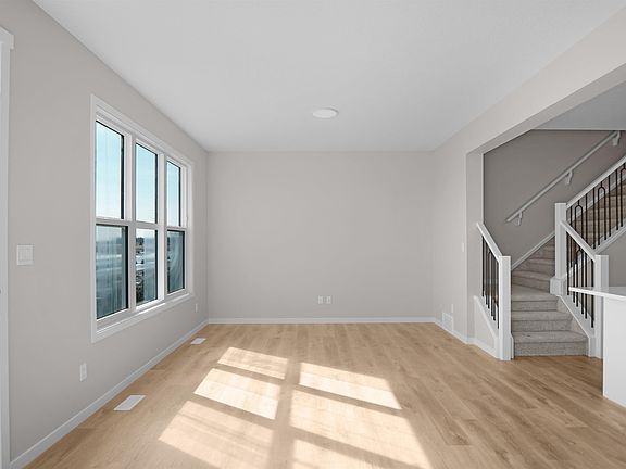 5th image of 7103 50a Ave