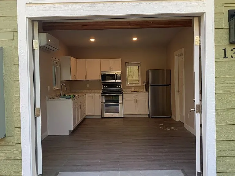 135 Vancouver Ave — Photo 14