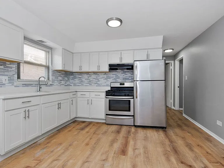 7900 S. Paxton Ave. — Photo 27