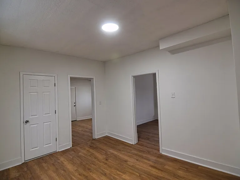 305 Hone Ave — Photo 3