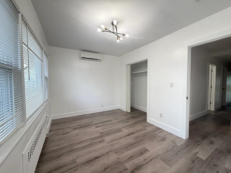 28 E 47th St #4 — Photo 3