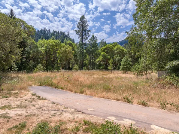 997 Old Highway 99 S, Wolf Creek, OR 97497