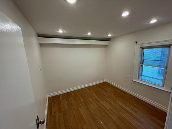 3rd image of 180 Bay 26th St #3