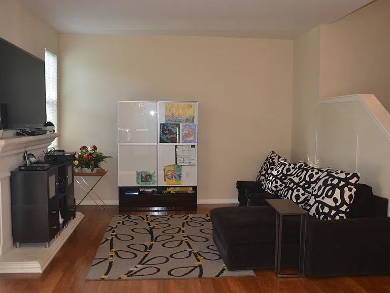 2442 Madiera Ln — Photo 4
