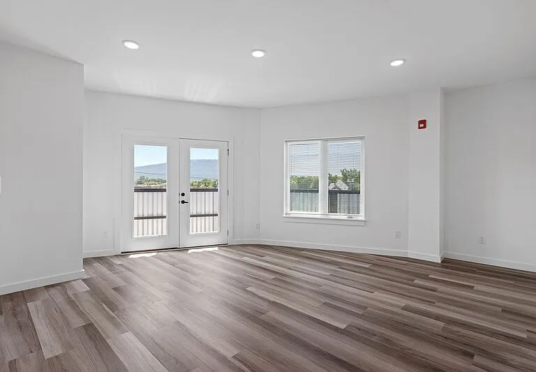East Line Apartments — Photo 7