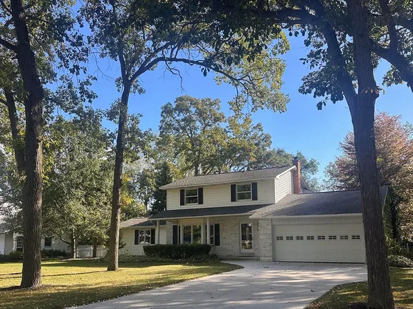 1586 Saint Marys Ct, Essexville, MI 48732