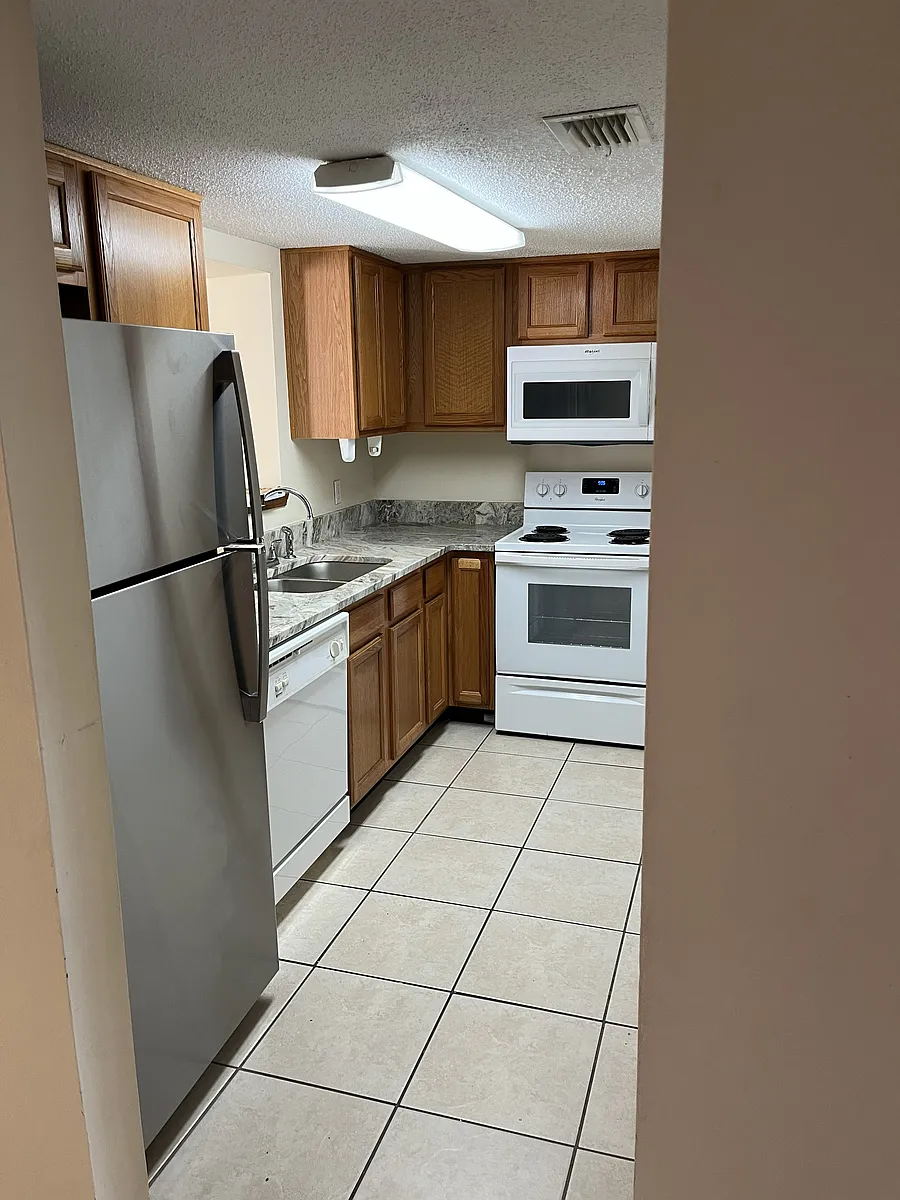 Building Photo - 848 Stonegate Ct