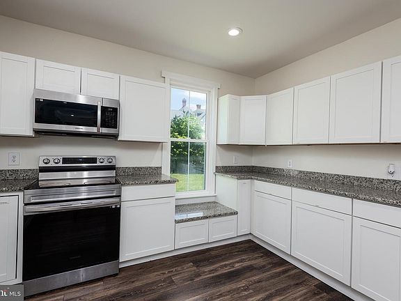 5th image of 219 Willis St