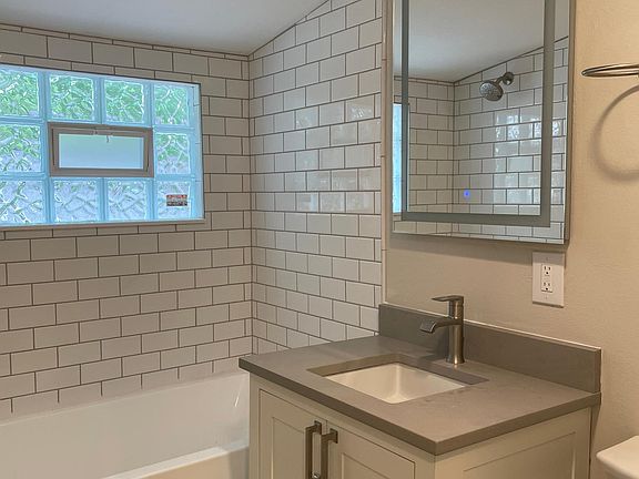 4th image of 2156 Lansing St SE Unit 2