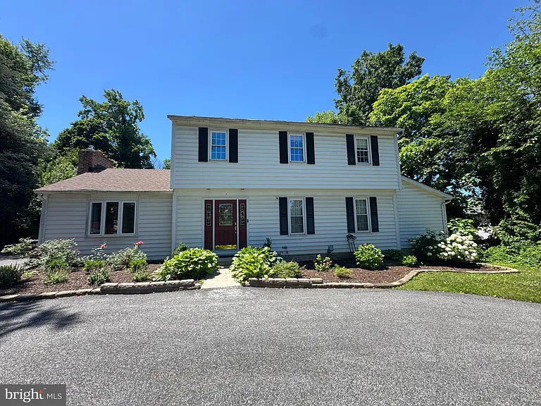 317 W Seminary Ave — Photo 2