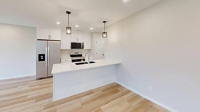 3 bed, 2.5 bath, 1619 sqft, $2,500 — Photo 3