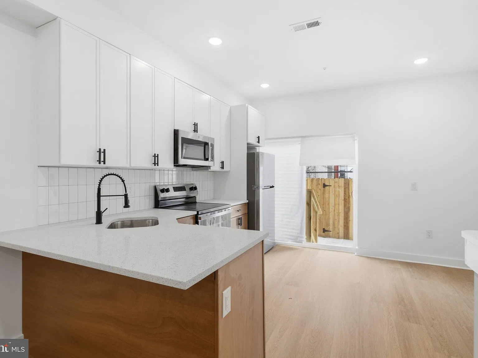 4 bed, 3.0 bath, $2,300 — Photo 1