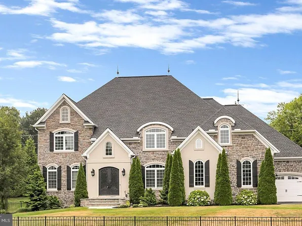 5000 Chloe Ln, Mechanicsburg, PA 17050