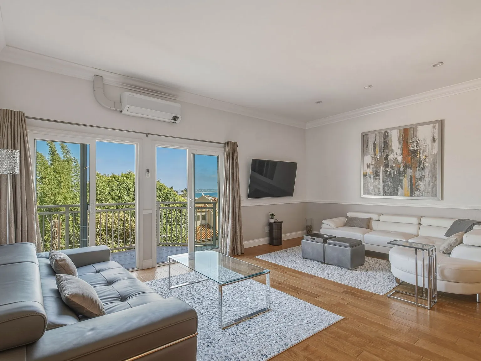 2 bed, 1353 sqft, $7,000 — Photo 2