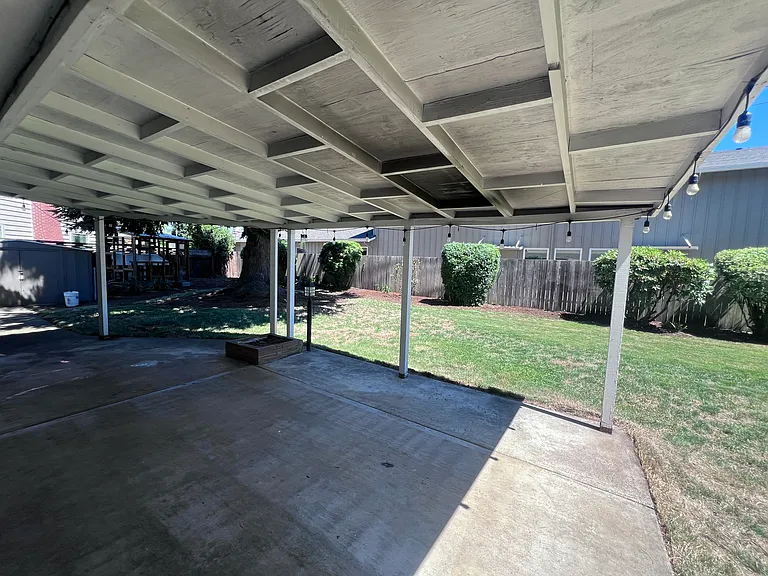 2585 Jasmine St — Photo 14
