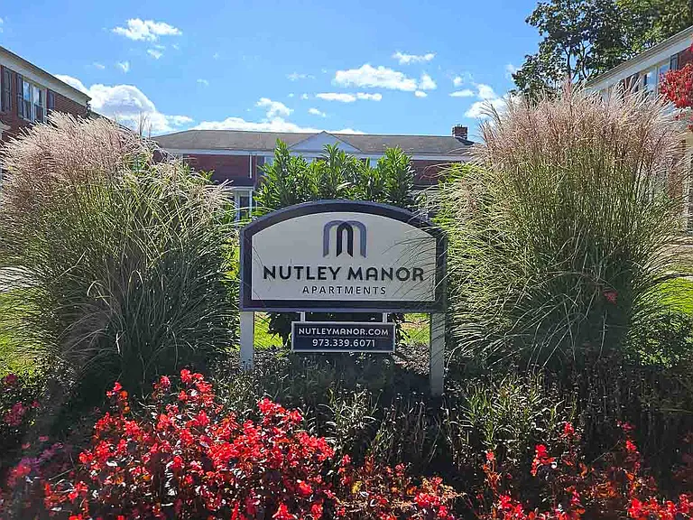 Nutley Manor — Photo 7