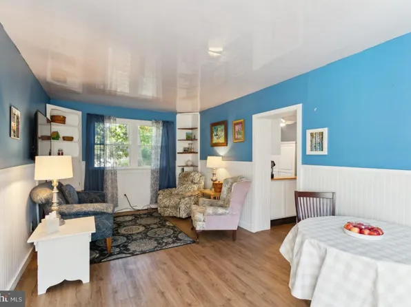308 4th St, Williamstown, NJ 08094