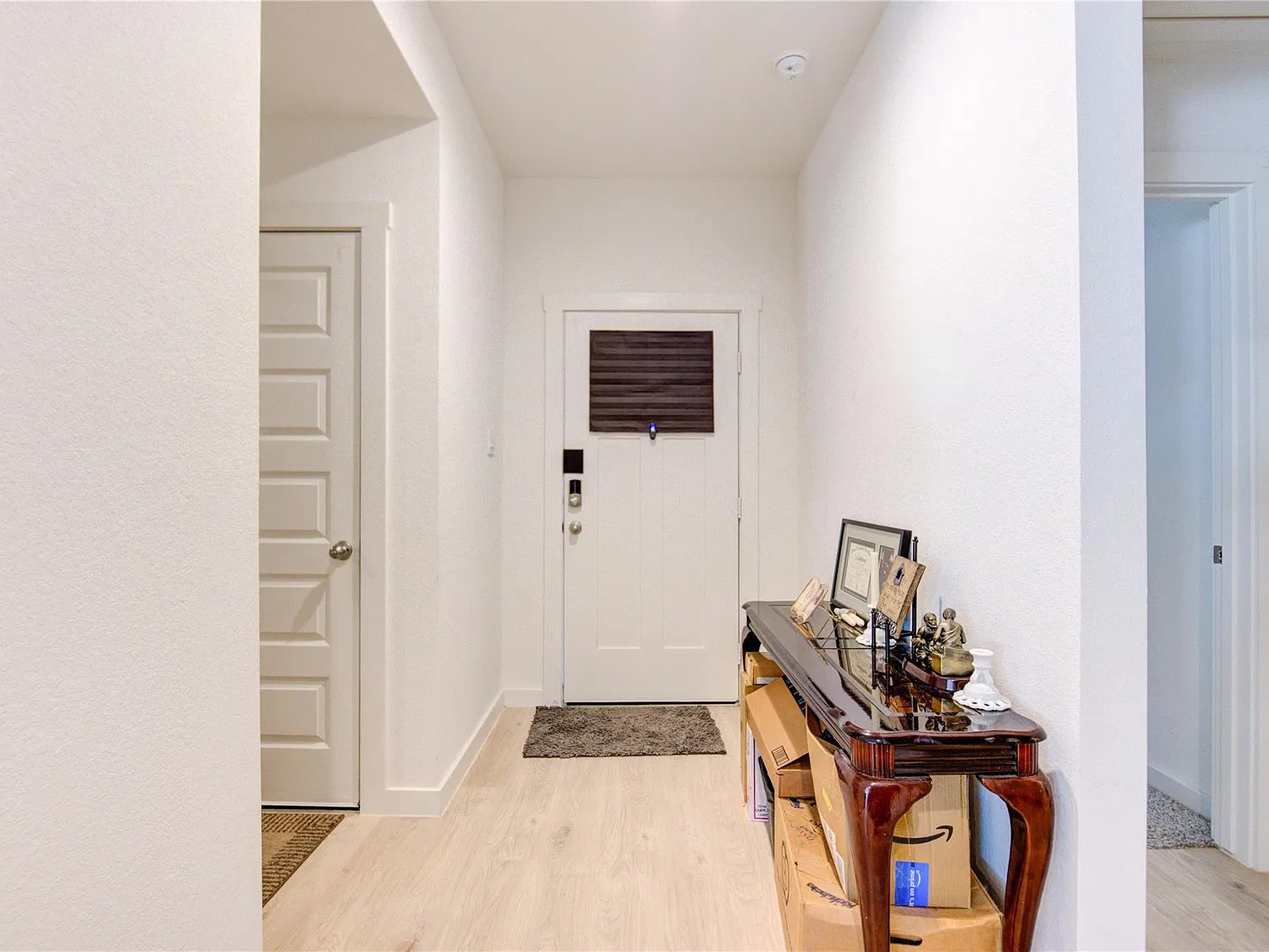 3 bed, 2.0 bath, 1488 sqft, $2,090 — Photo 2