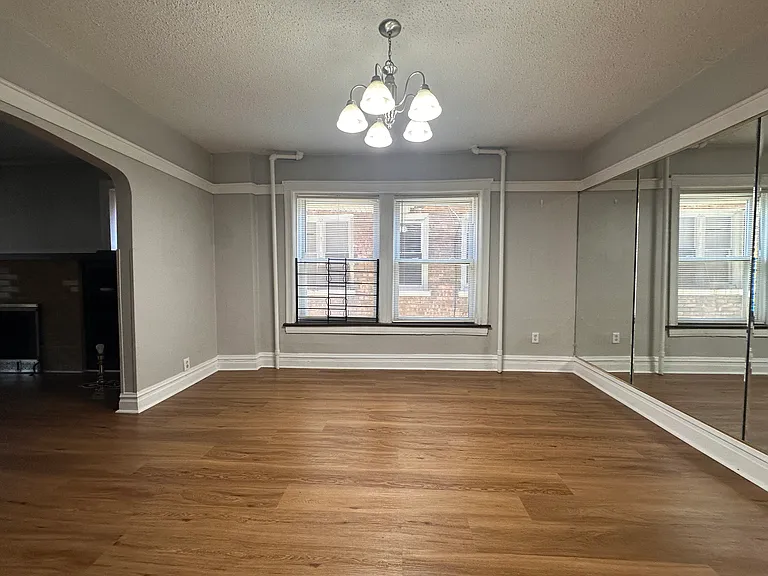 10226 S Rhodes Ave #2 — Photo 4