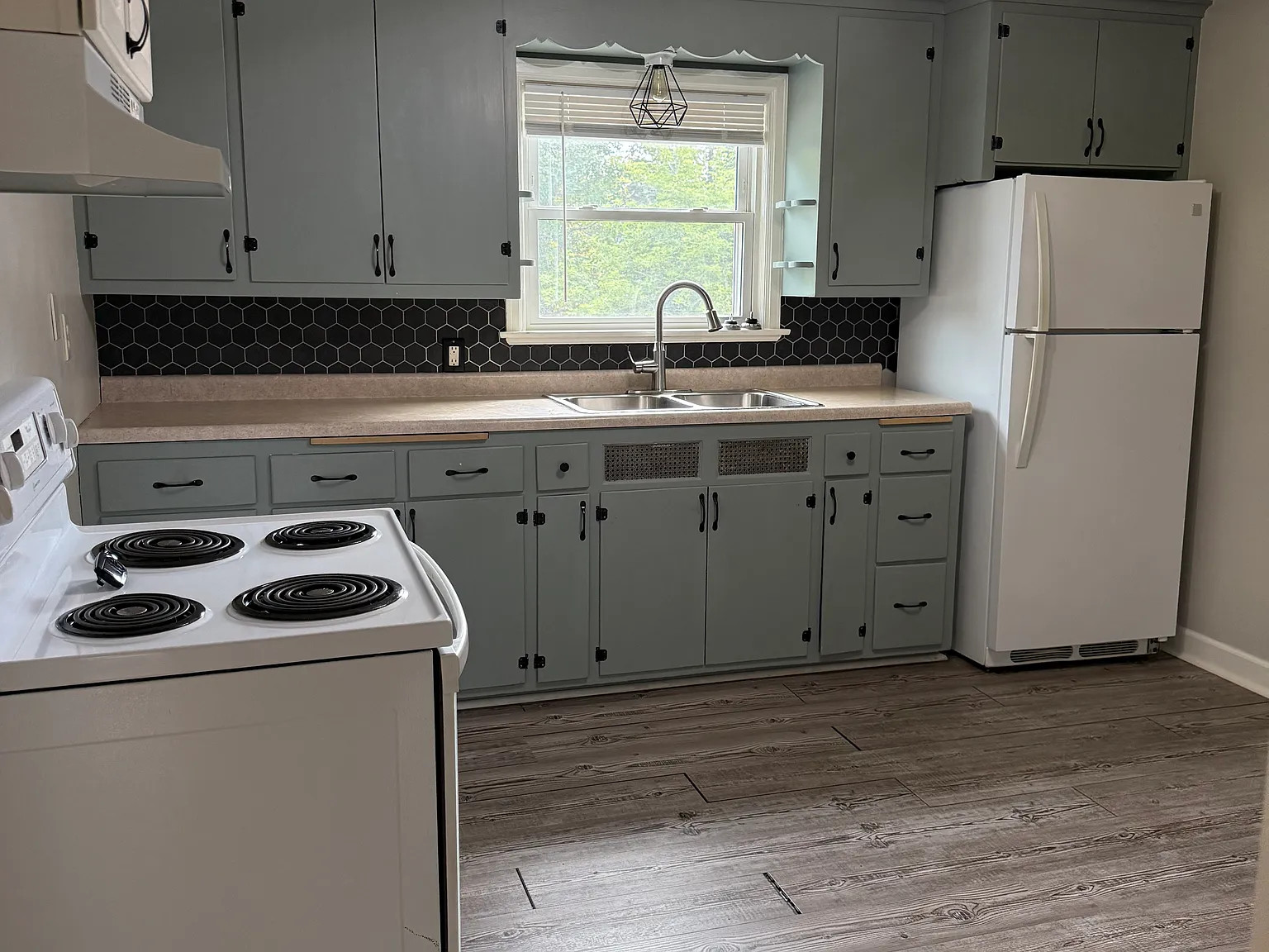 2 bed, 899 sqft, $1,200 — Photo 1