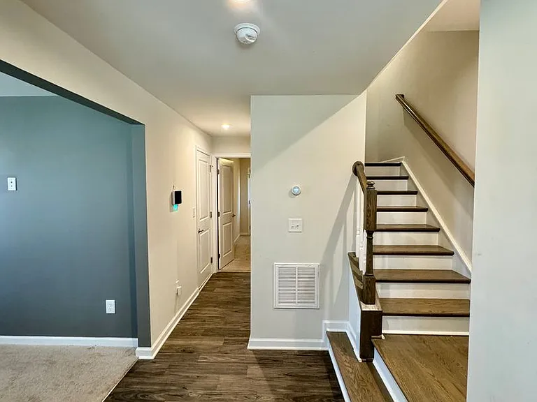 1214 Ashbury St — Photo 3