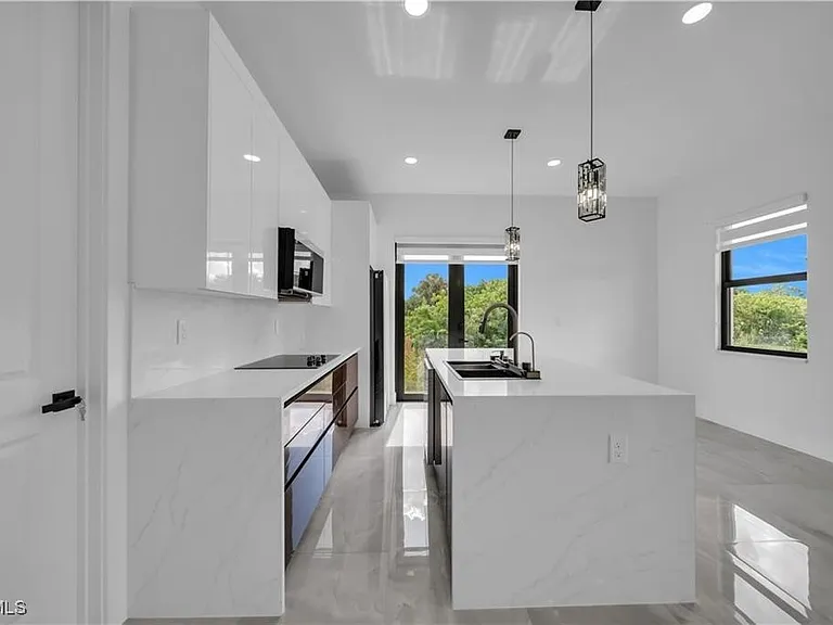 711 Roma Ave S — Photo 10