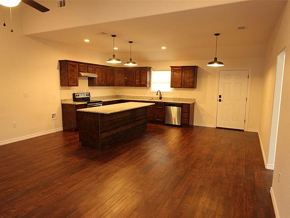 3rd image of 800 E Main St