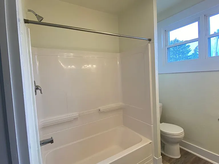 410 Parkwood Rd — Photo 15
