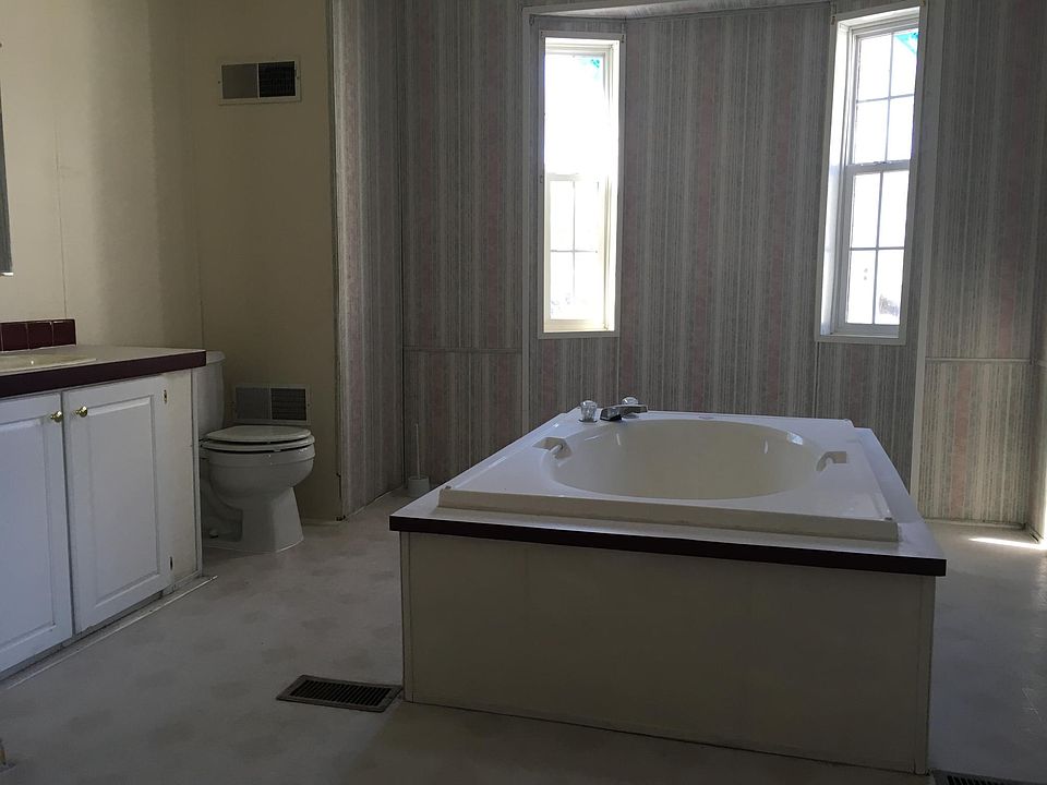 2nd image of 61 Willow Hl