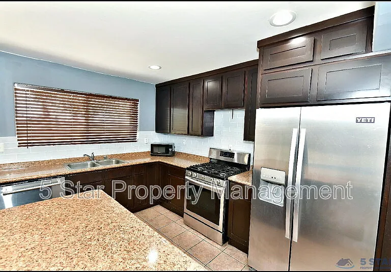 6372 Franklin Ridge Dr — Photo 18