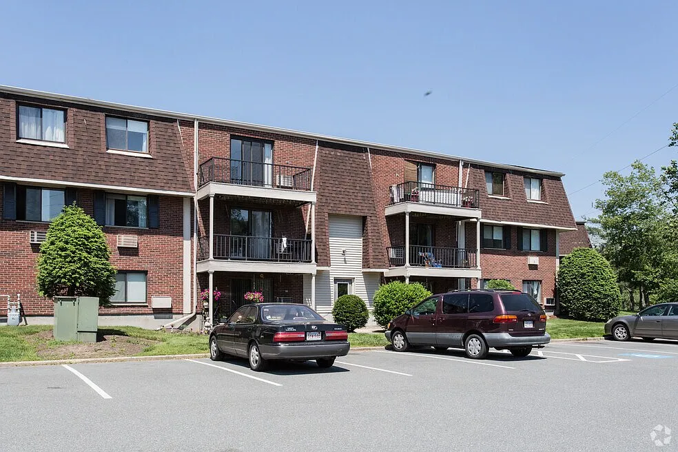 Oak Ridge Village Apartments — Photo 4