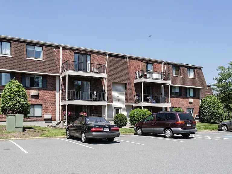 Oak Ridge Village Apartments — Photo 4