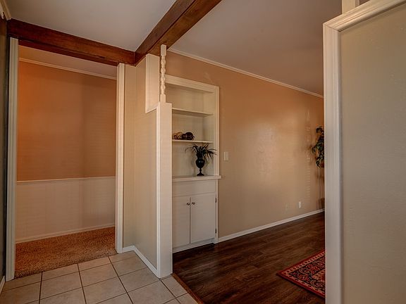 2nd image of 707 N Dryden Cir