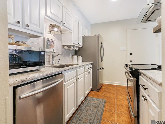 4th image of 15346 Jester Ave