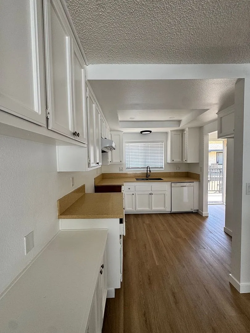 Maple Apartments — Photo 4