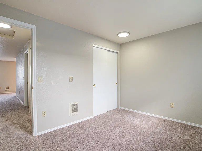 Veri on Sunnyview — Photo 34