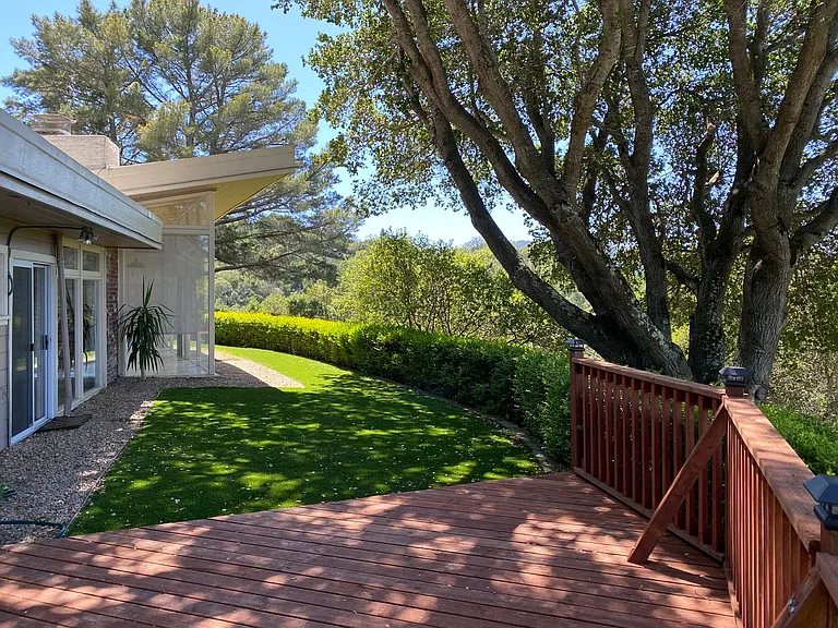 23 Hall Dr — Photo 2
