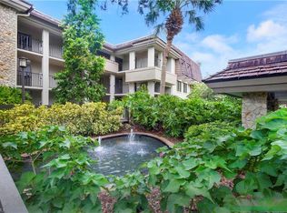 5954 Pelican Bay Blvd APT 221, Naples, FL 34108