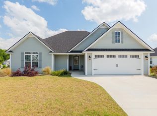 4005 Landings Cir, Hahira, GA 31632
