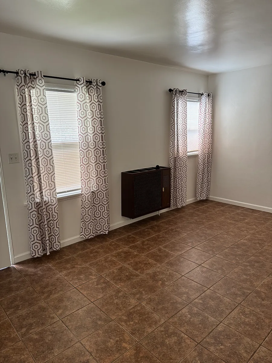 Living Room - E Hadley St