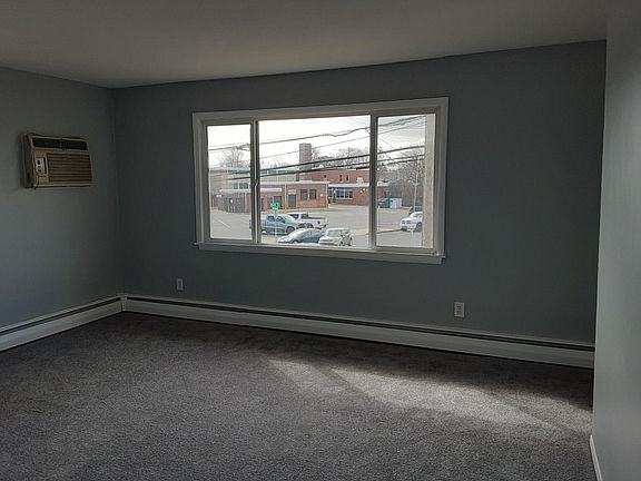 2nd image of 786 N Wellwood Ave