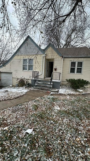 1st image of 3015 Reynolds St