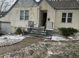 3015 Reynolds St, Omaha, NE 68112