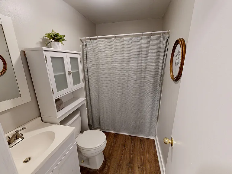 105 Cooper St — Photo 16