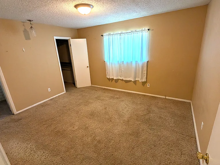 821 Gregory Ave — Photo 5