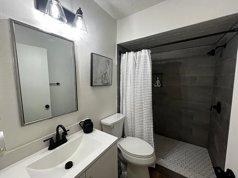 Dalmatian Dr — Photo 9