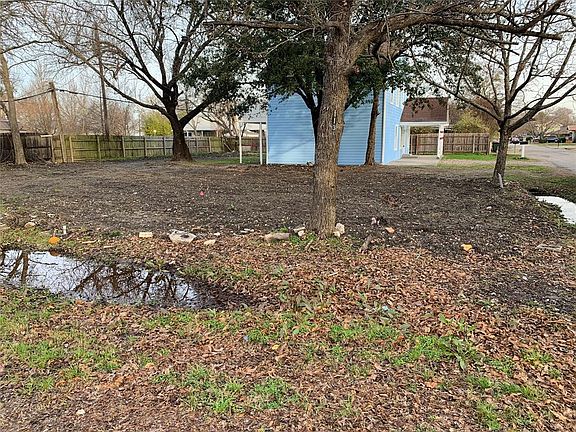 2nd image of 115 Park Dr
