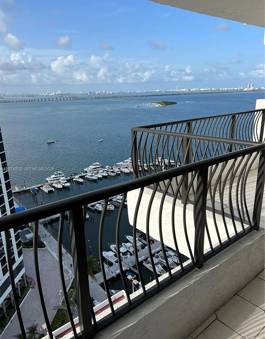 Venetia Condo — Photo 1