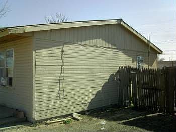 2nd image of 1112 E Owen St
