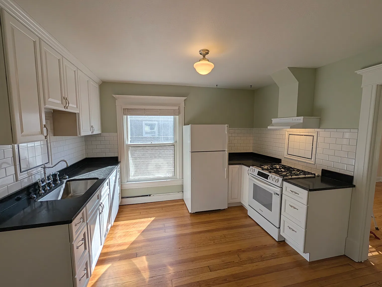 1 bed, 800 sqft, $1,500 — Photo 2